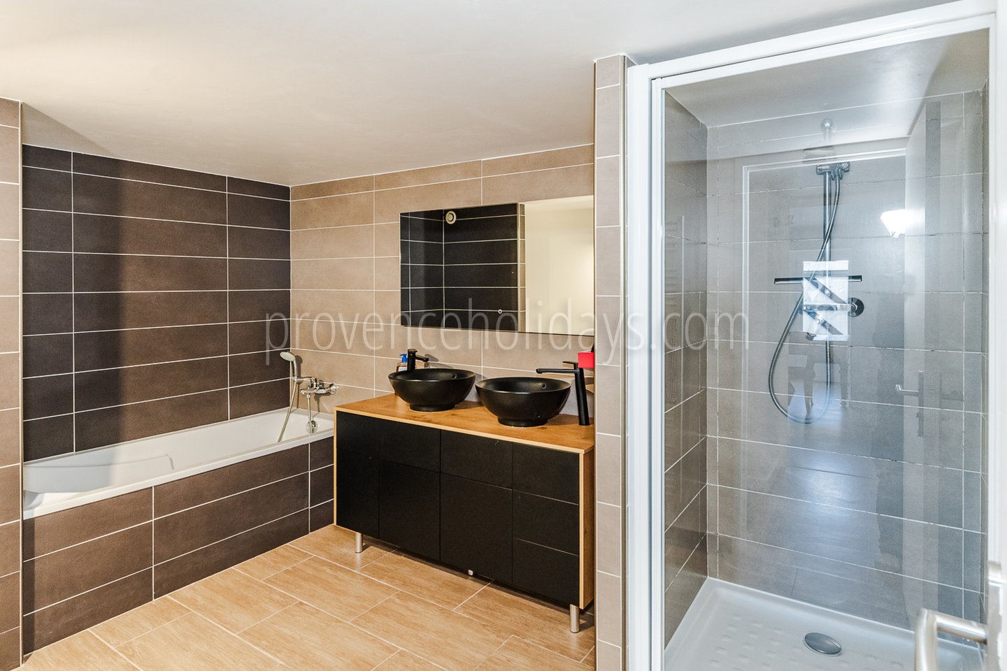32 - Villa Les Pieds Dans L\'eau: Villa: Bathroom
