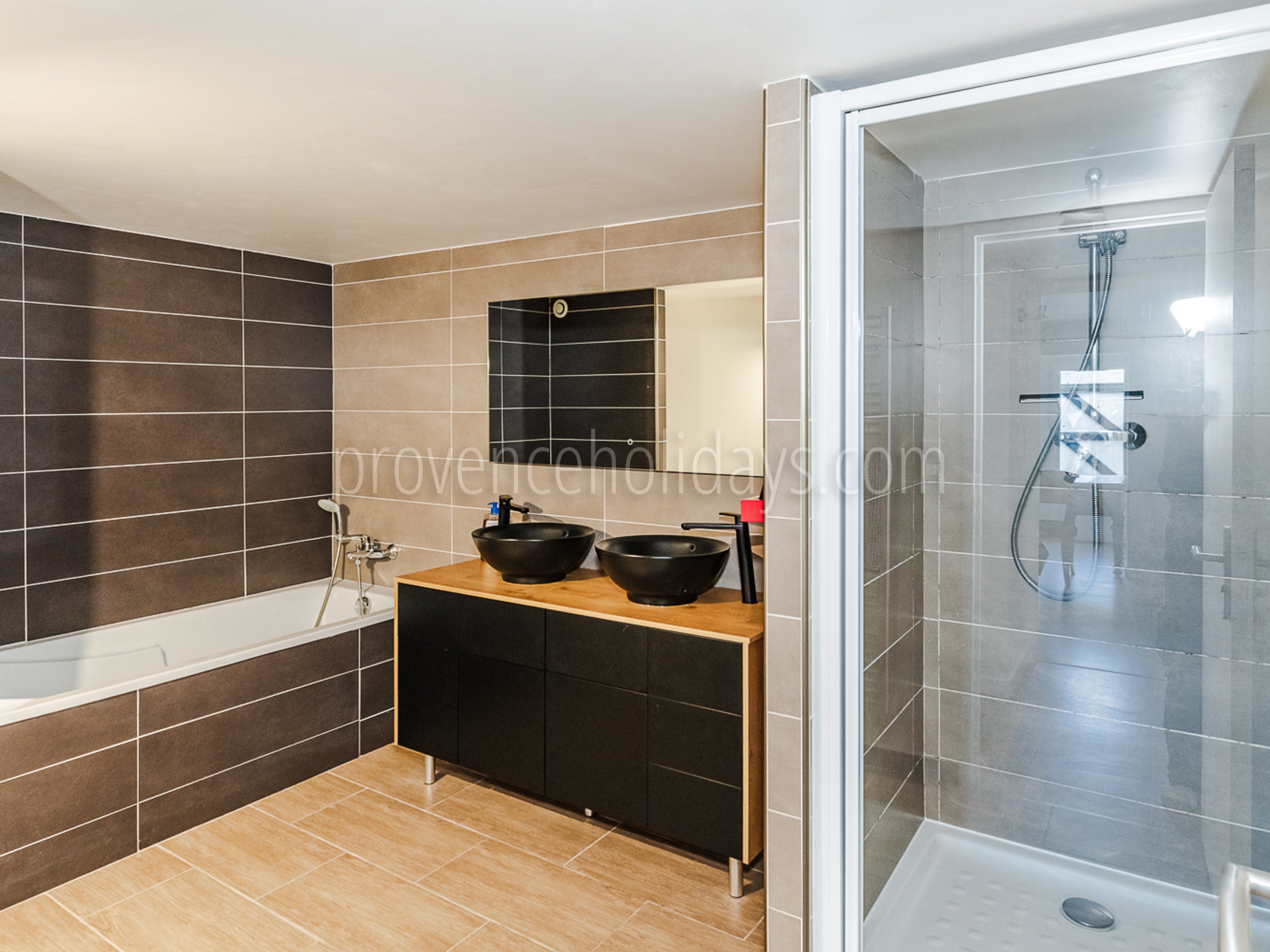 32 - Villa Les Pieds Dans L\'eau: Villa: Bathroom