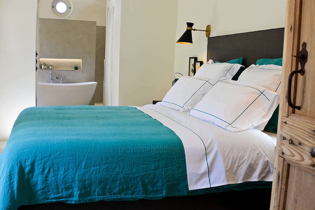 3 - Les Oliviers: Villa: Bedroom