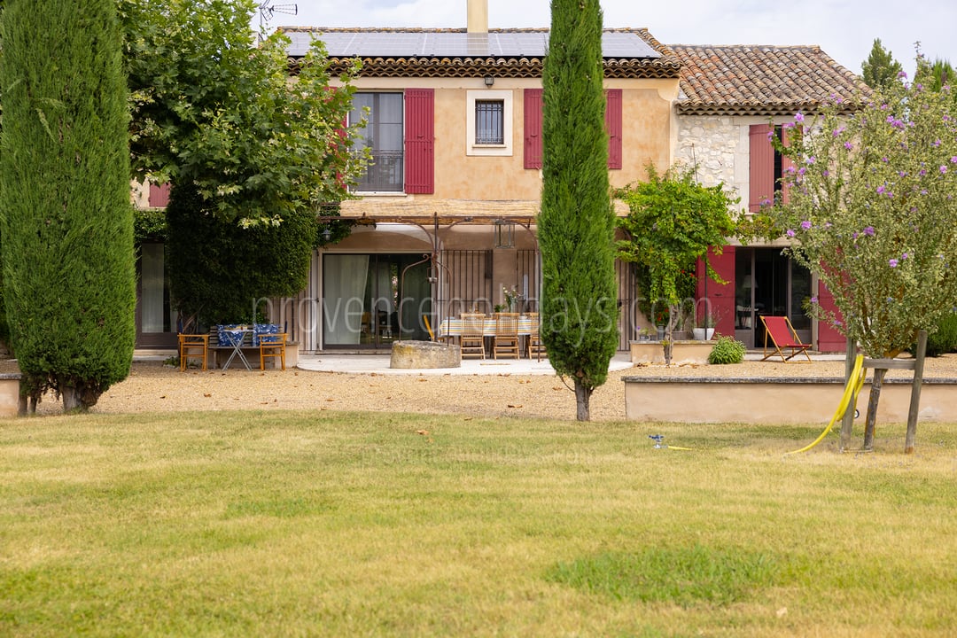 12 - Le Mas d\'Orgon: Villa: Exterior