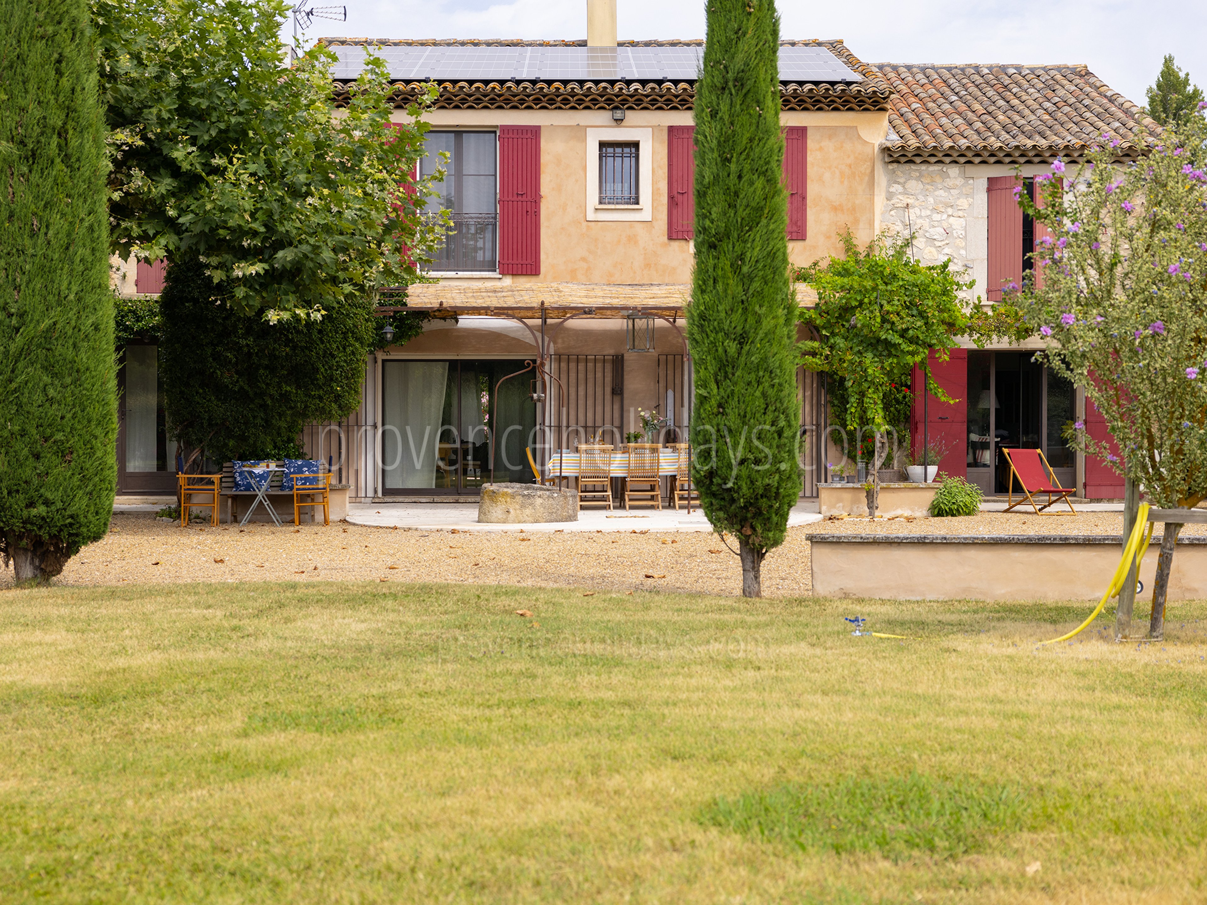 12 - Le Mas d\'Orgon: Villa: Exterior