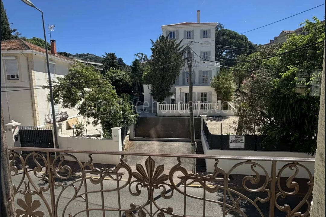 4 - House to renovate in Cannes: Villa: Exterior
