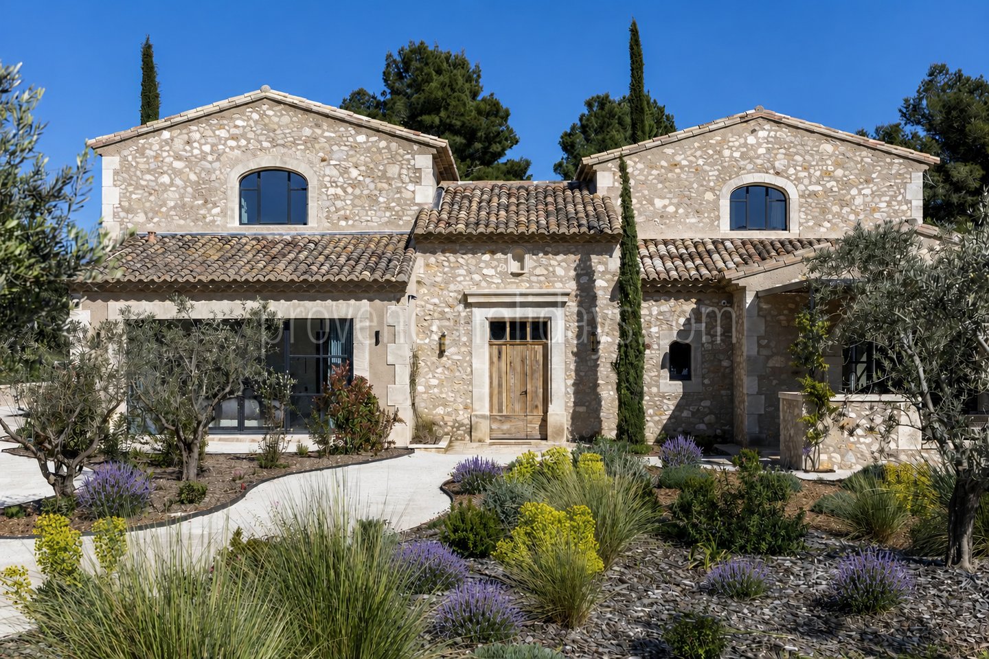70 - Le Loup des Alpilles: Villa: Exterior