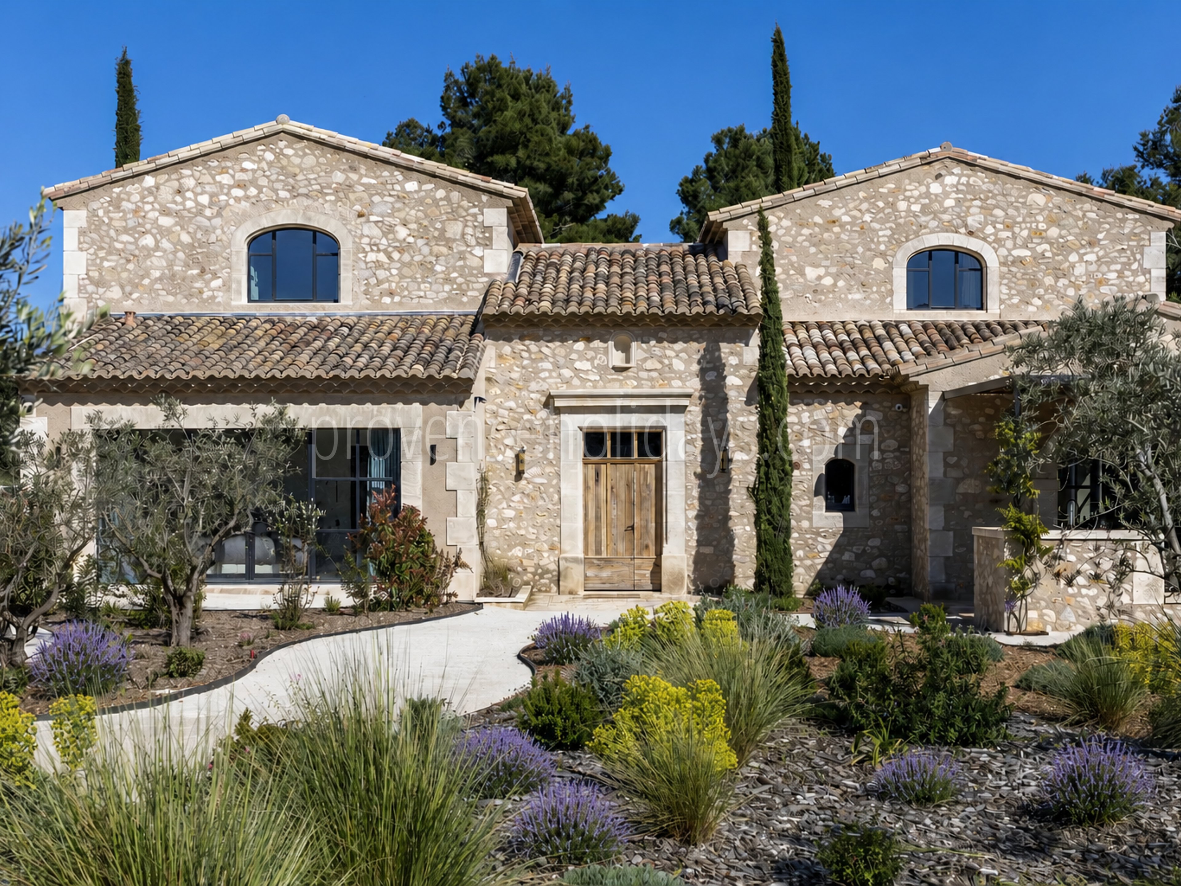 70 - Le Loup des Alpilles: Villa: Exterior