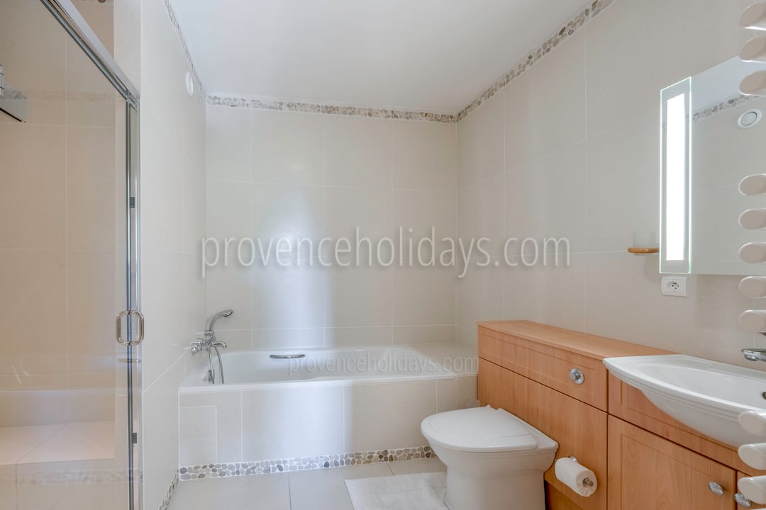 29 - La Pierre d\'Or: Villa: Bathroom