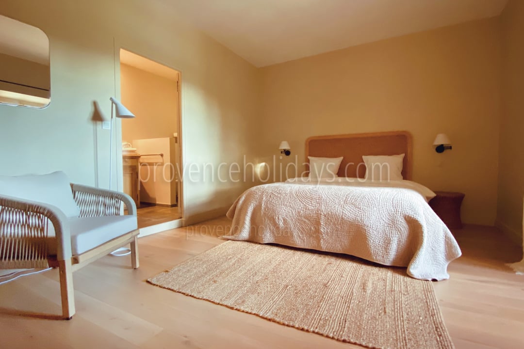 7 - Mas de Réauville: Villa: Bedroom