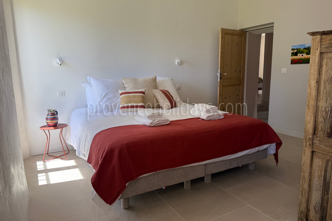 19 - Le Clos des Magnans: Villa: Bedroom
