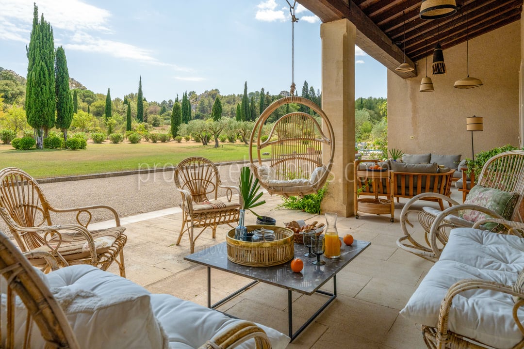 25 - Mas des Trois Cyprès: Villa: Exterior
