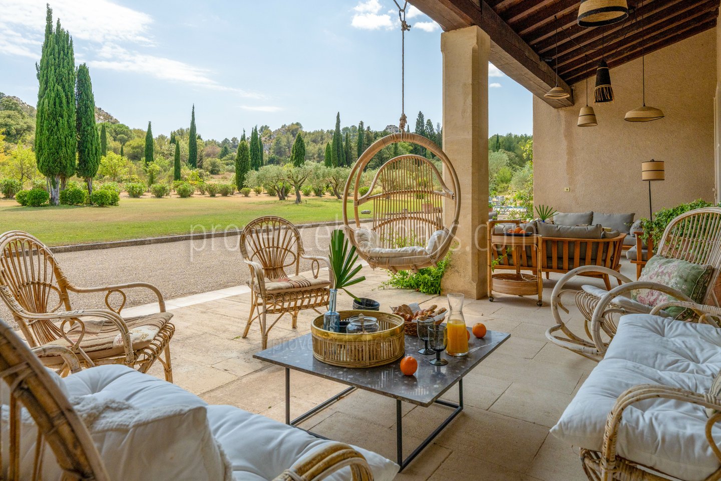 25 - Mas des Trois Cyprès: Villa: Exterior