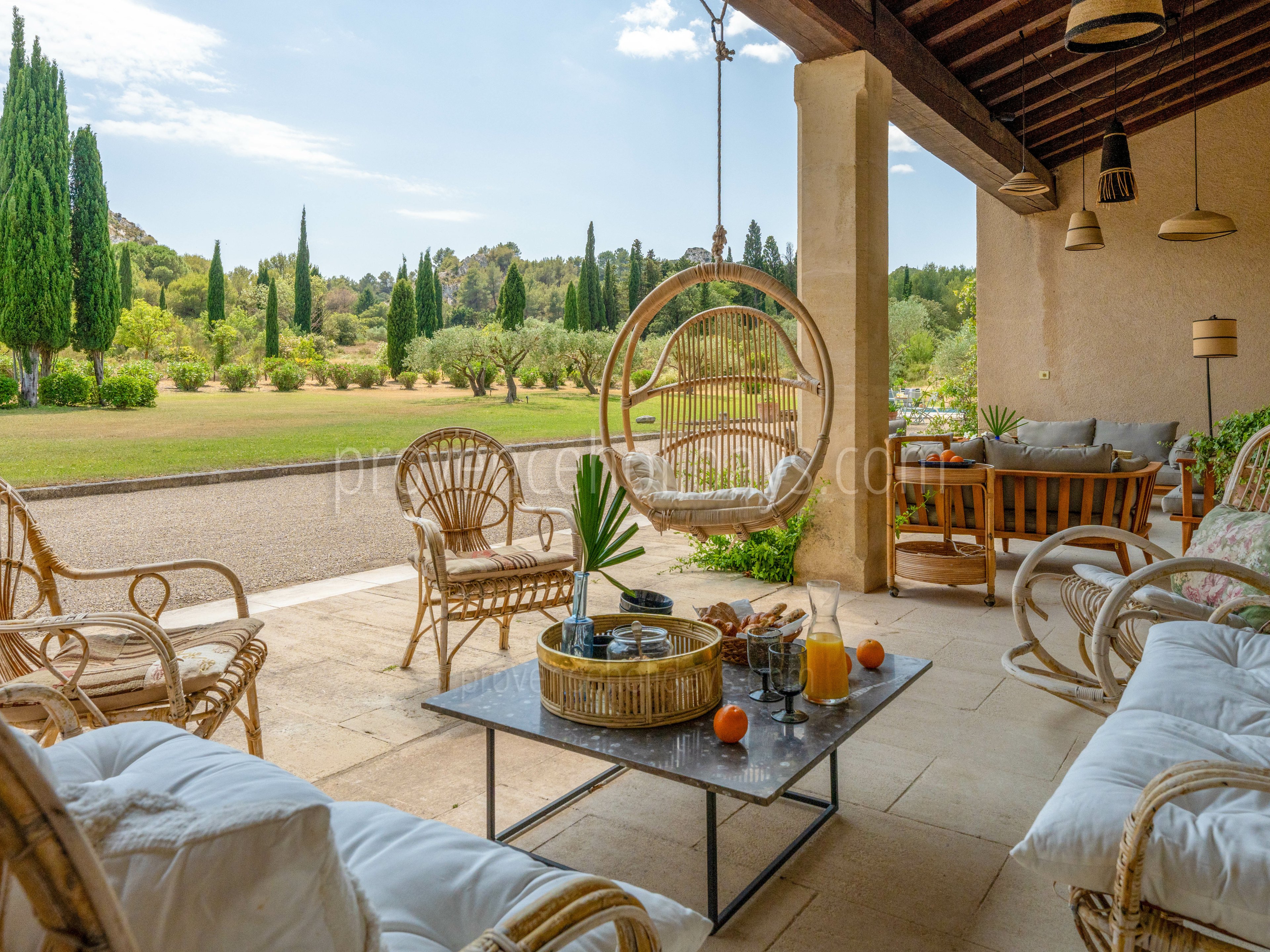 25 - Mas des Trois Cyprès: Villa: Exterior