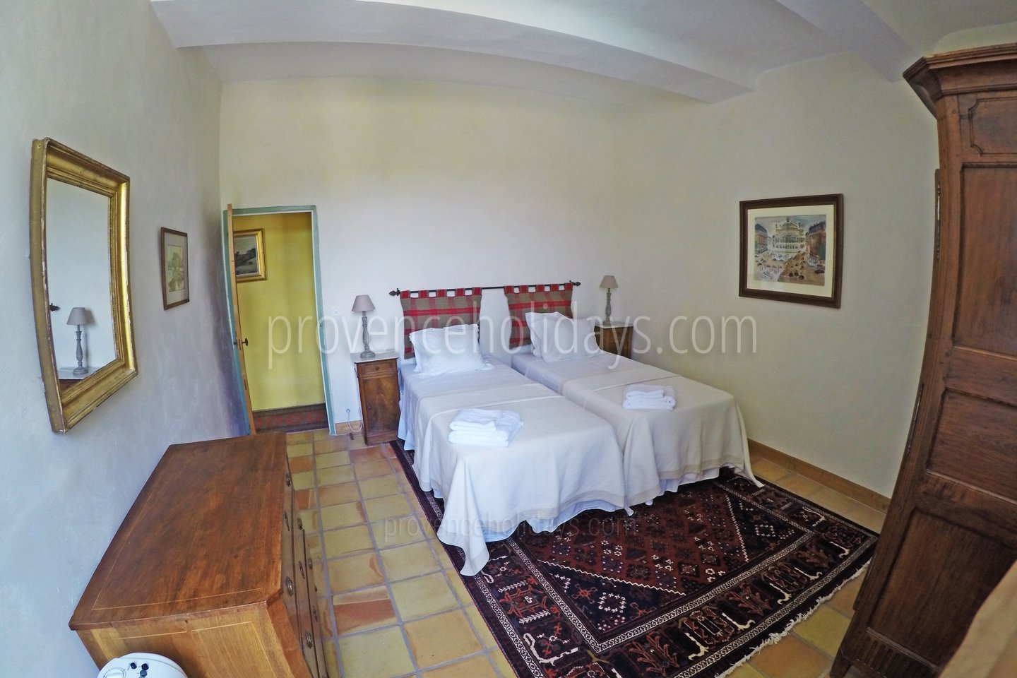 63 - Mas Lambesc: Villa: Bedroom