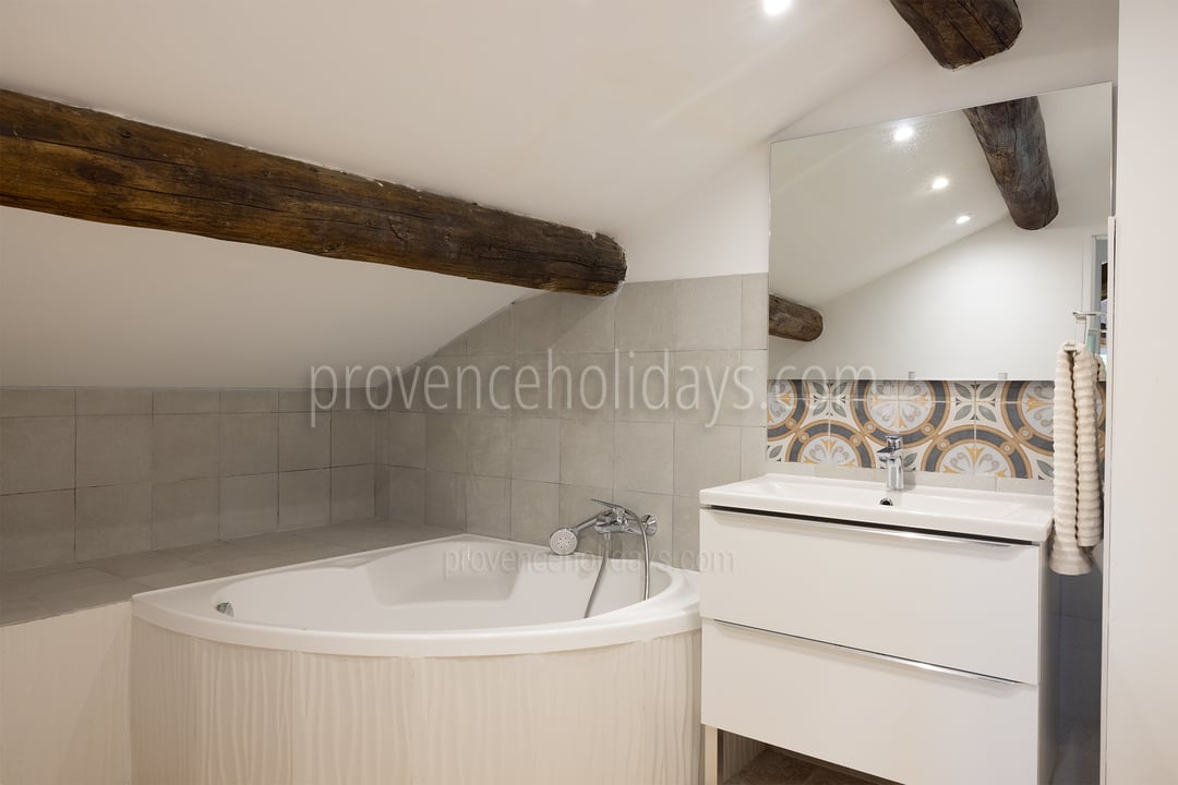 37 - La Bastide Lavande: Villa: Bathroom