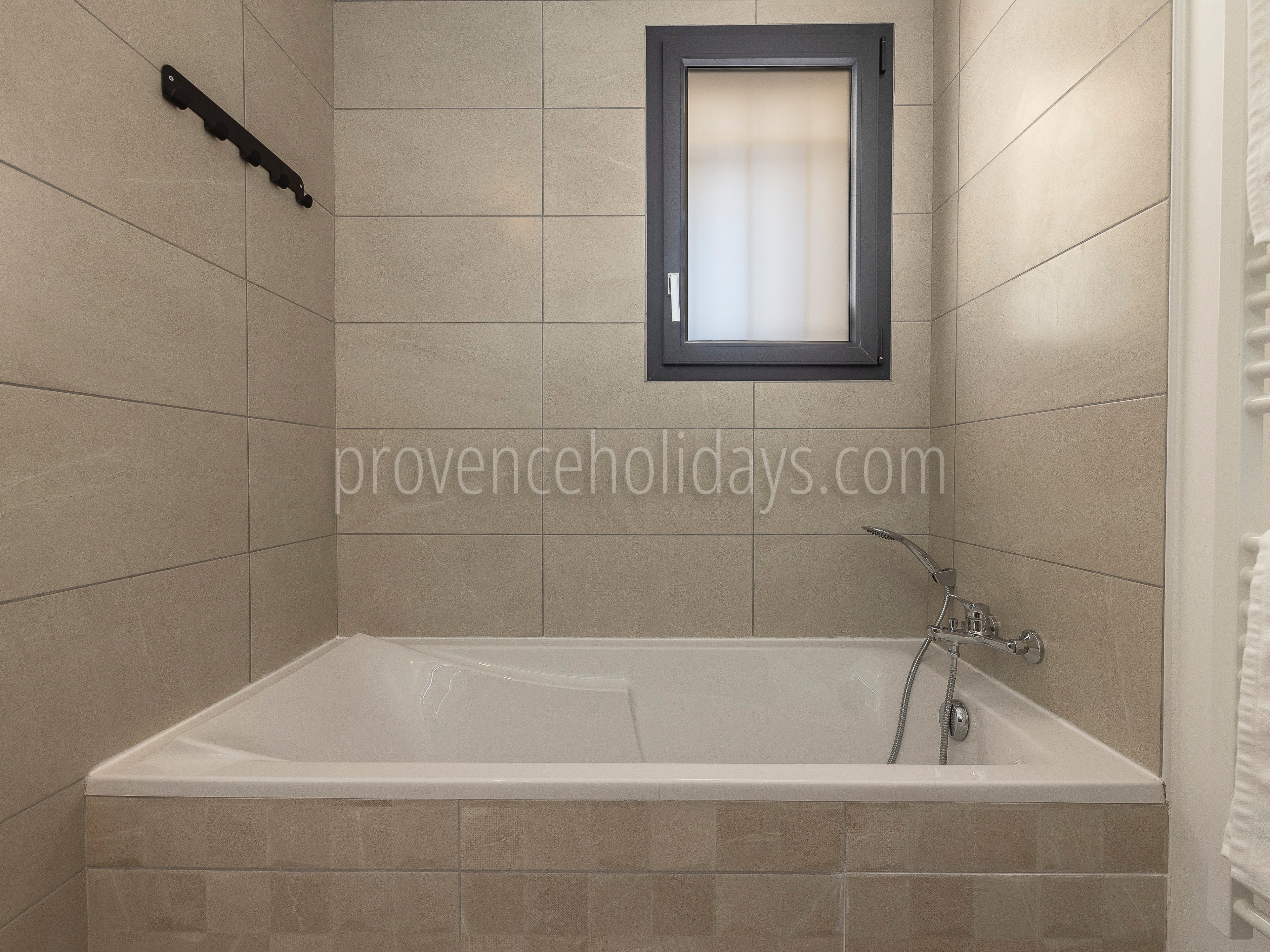 18 - Villa des Cigales: Villa: Bathroom