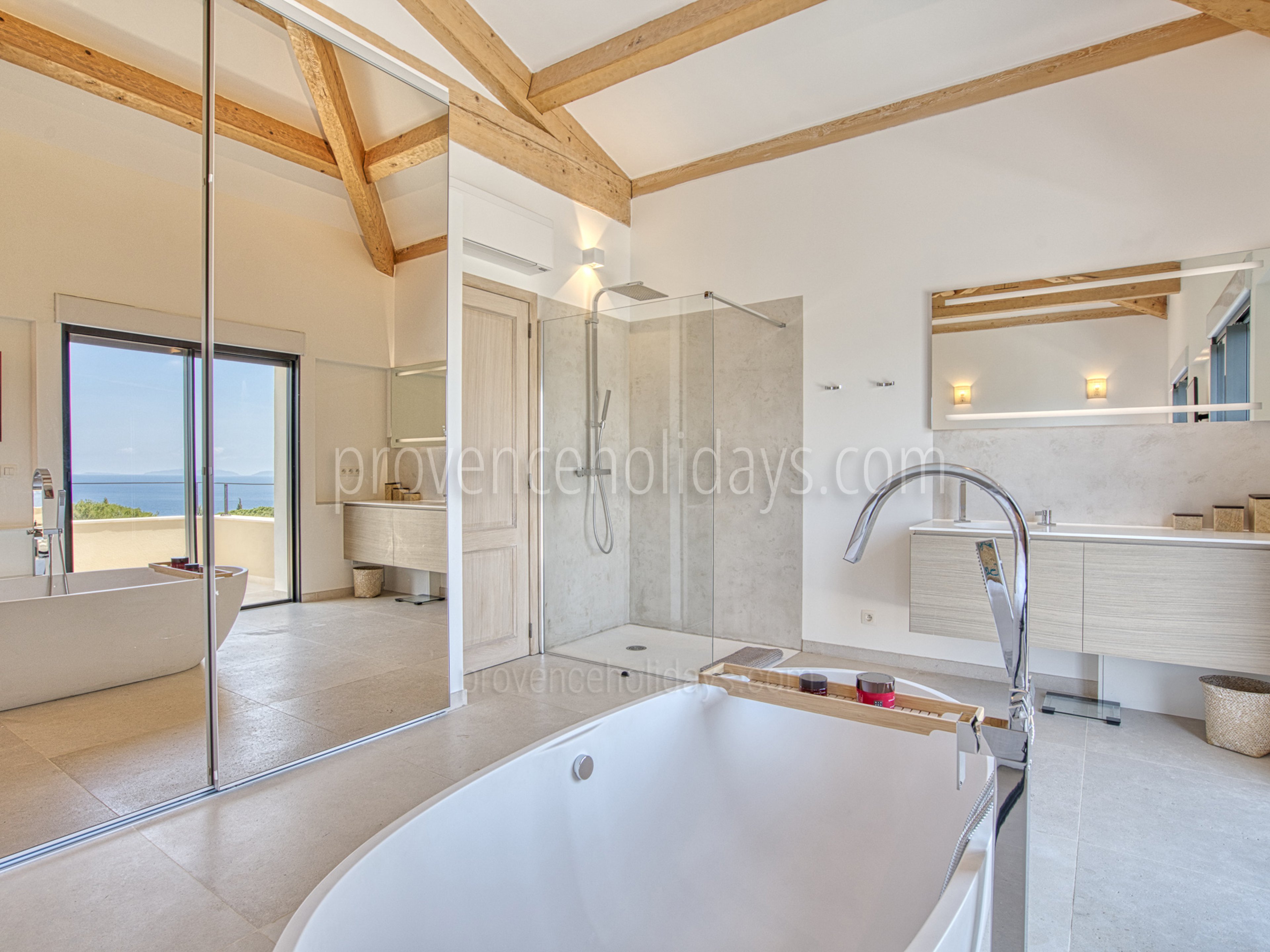 28 - Villa Gigaro: Villa: Bathroom
