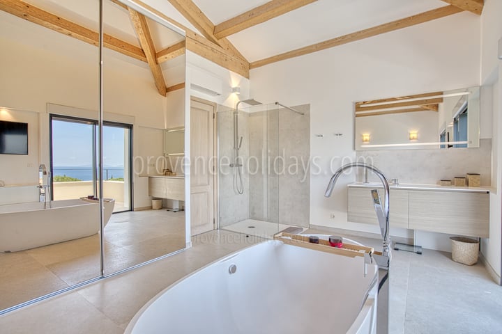 28 - Villa Gigaro: Villa: Bathroom