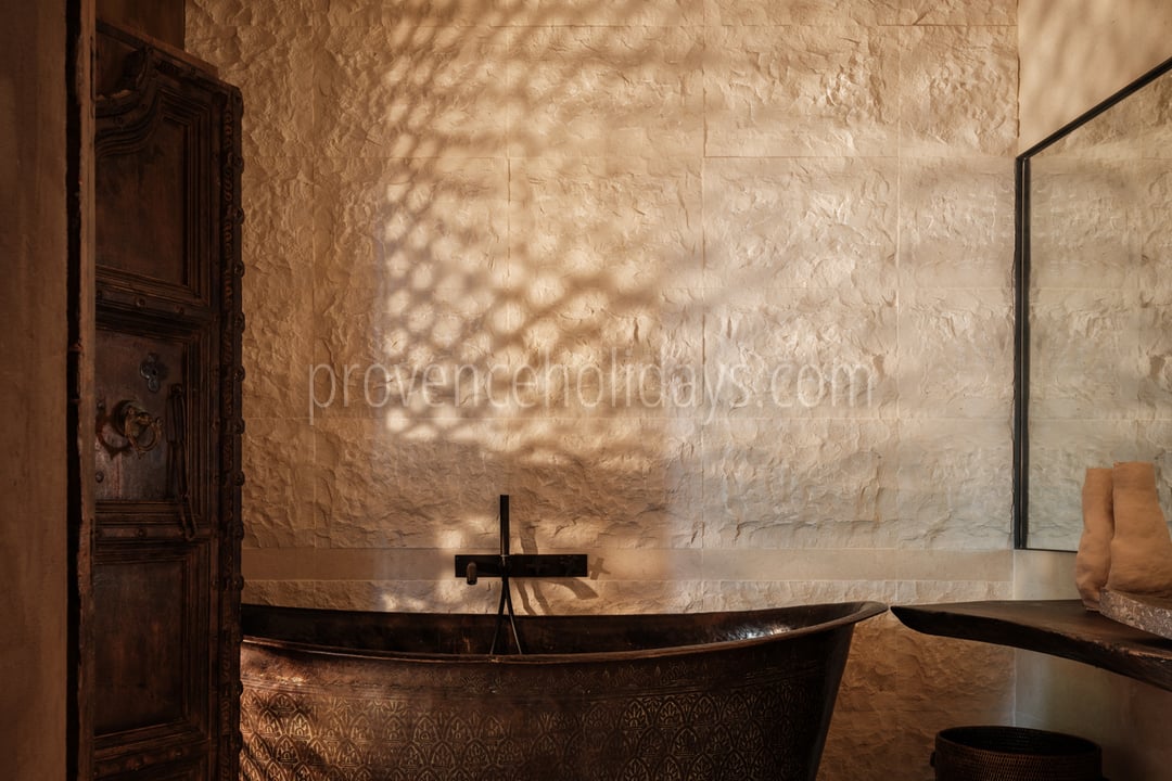 68 - Mas de Maussane: Villa: Bathroom