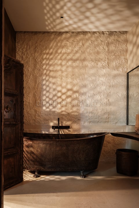 68 - Mas de Maussane: Villa: Bathroom