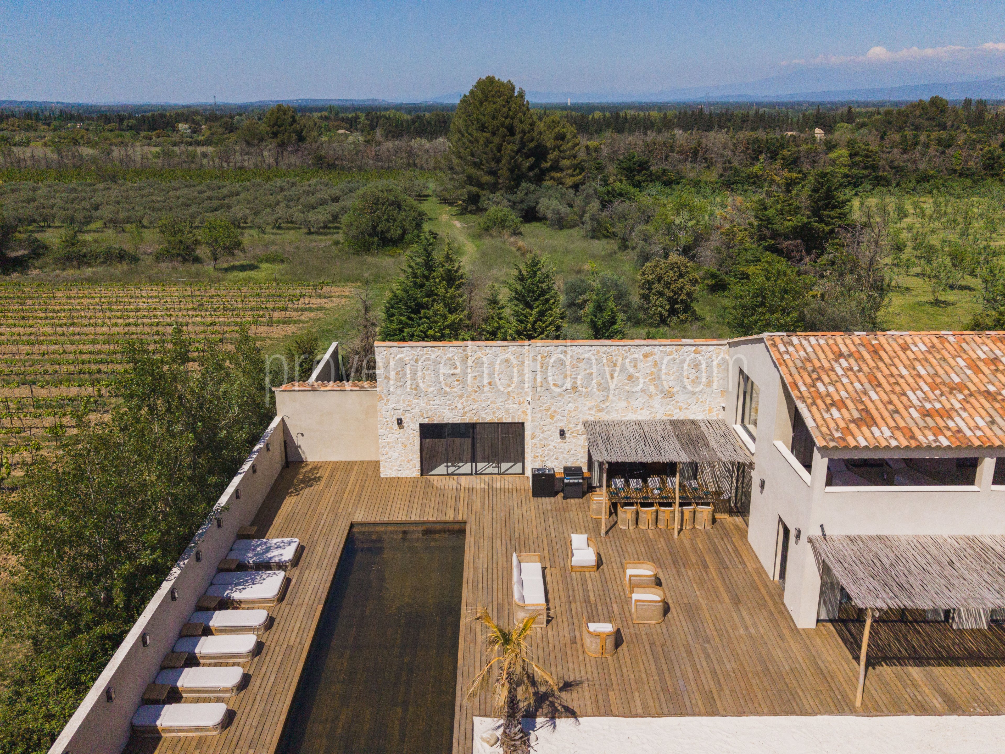 28 - Les Jardins des Alpilles: Villa: Exterior