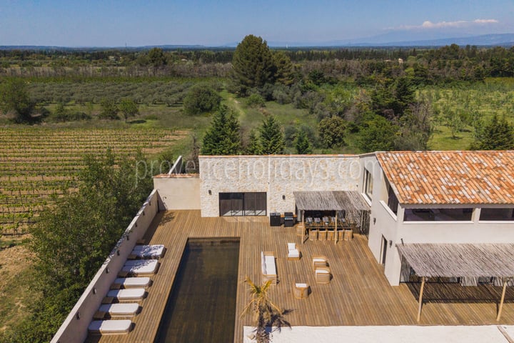 28 - Les Jardins des Alpilles: Villa: Exterior