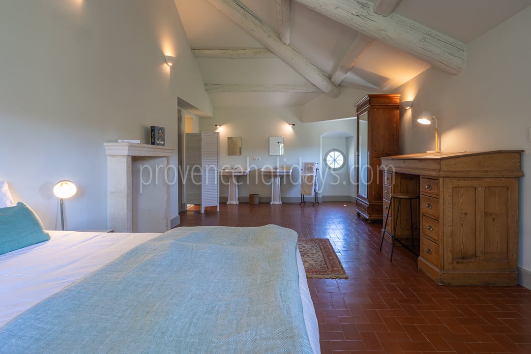 9 - Mas du Lierre: Villa: Bedroom