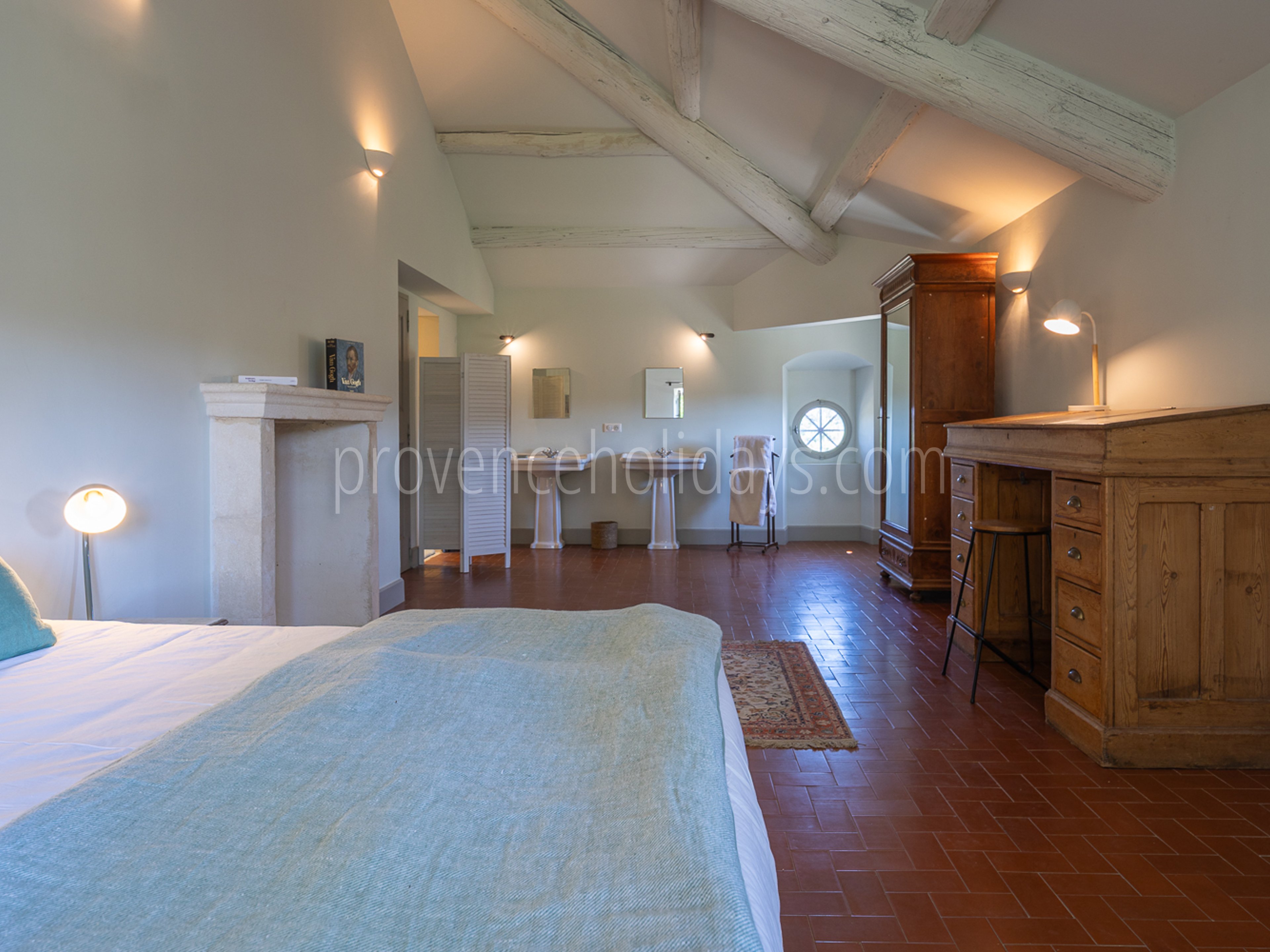 9 - Mas du Lierre: Villa: Bedroom