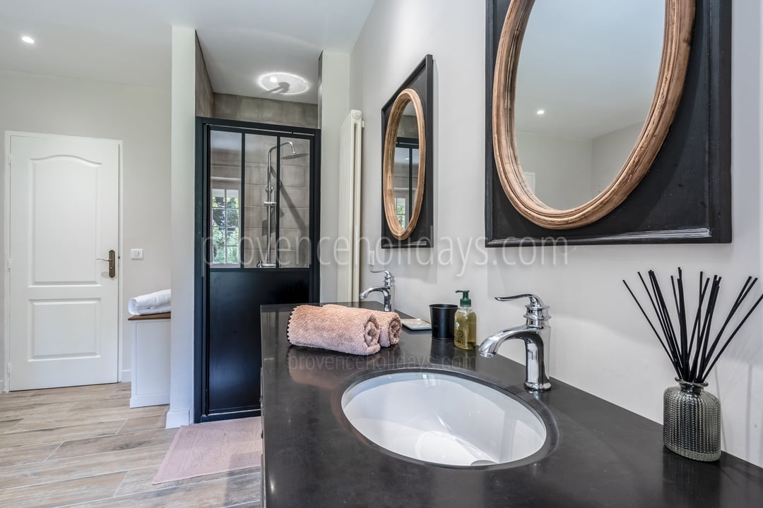 30 - Le Mas des Figues: Villa: Bathroom