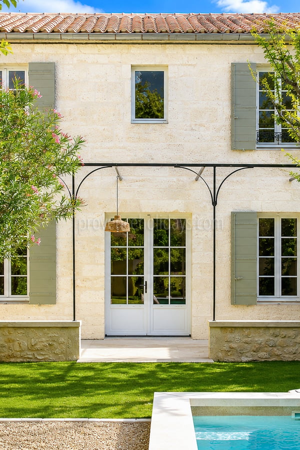 1 - Maison de village rénovée à Maussane-les-Alpilles: Villa: Exterior