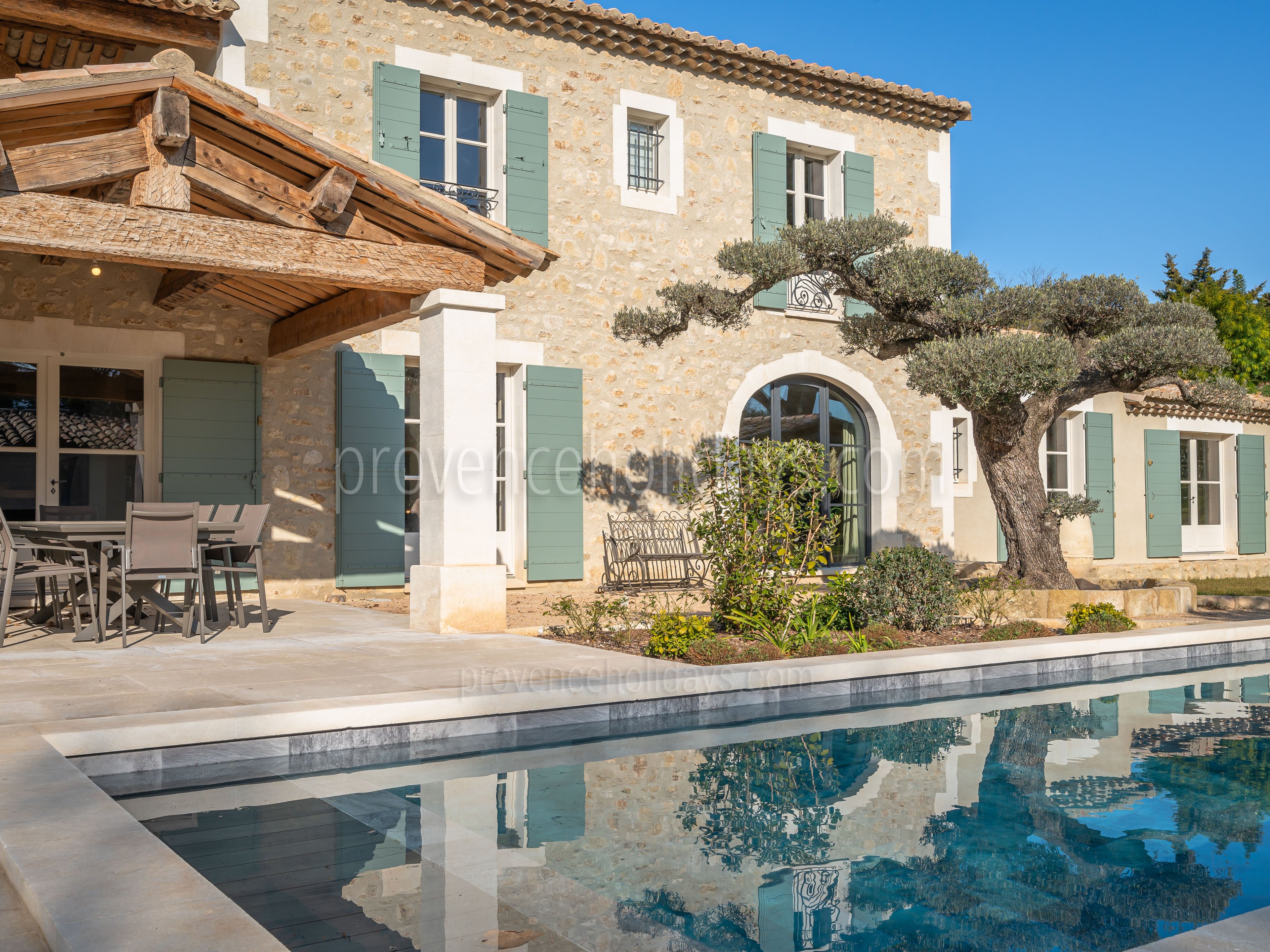 38 - Mas Lucie: Villa: Exterior