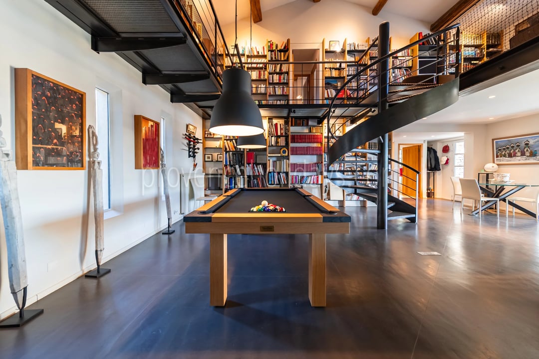 3 - Renovated Property in Gordes: Villa: Interior