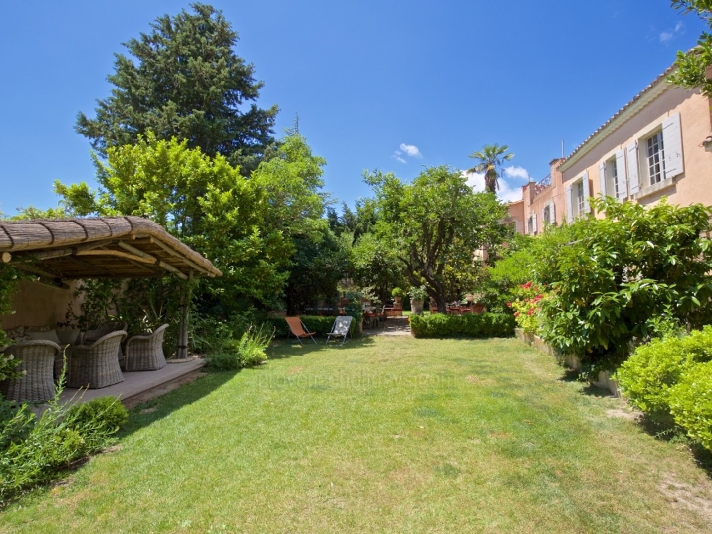 38 - La Maison des Alpilles: Villa: Exterior