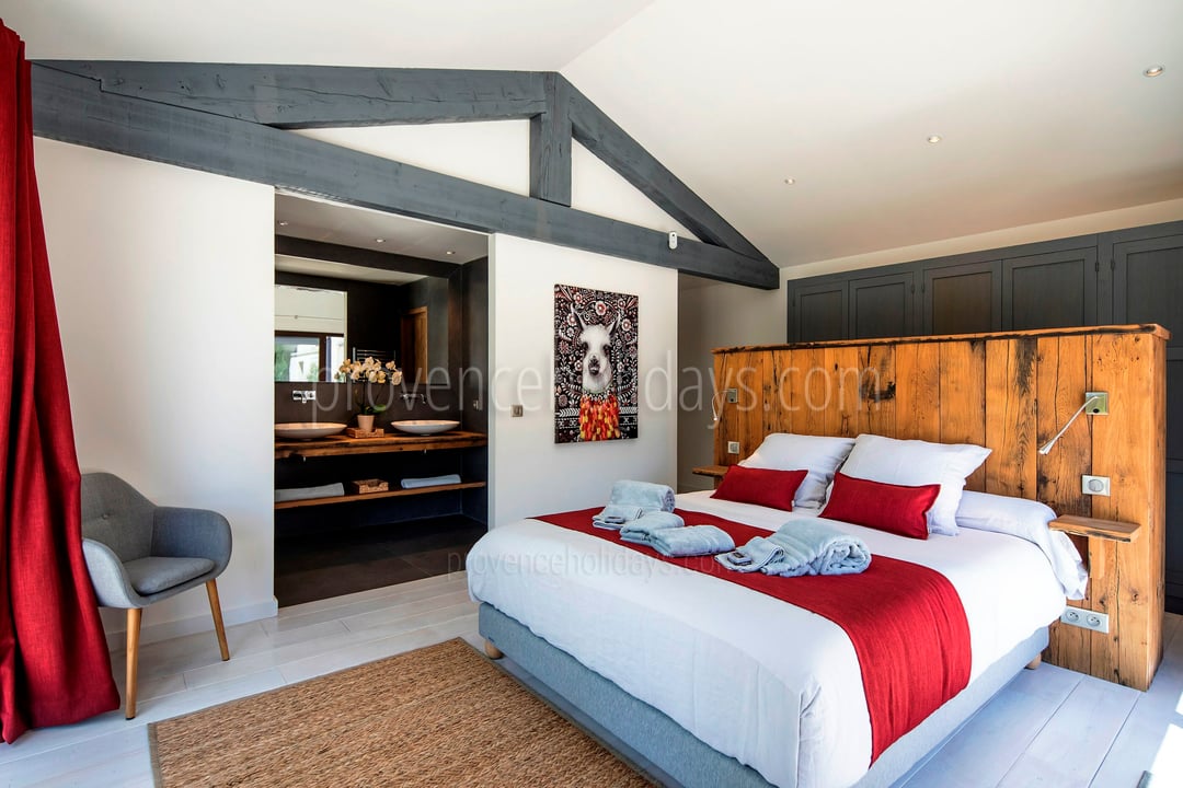 4 - Mas Luna: Villa: Bedroom