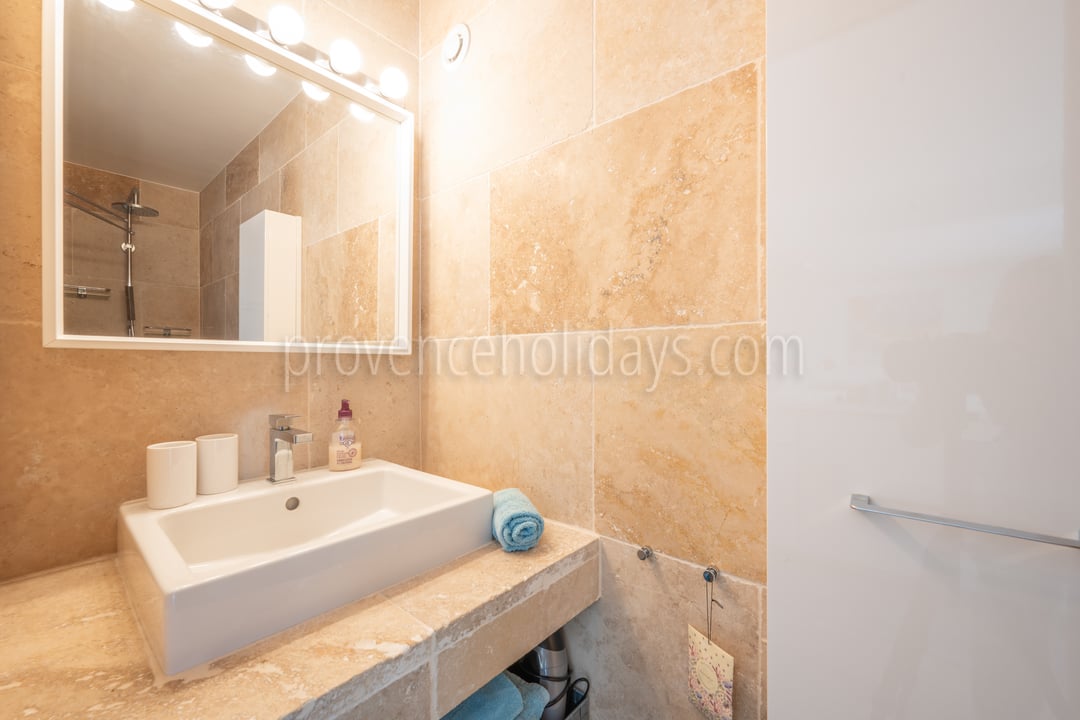 21 - La Pinède: Villa: Bathroom
