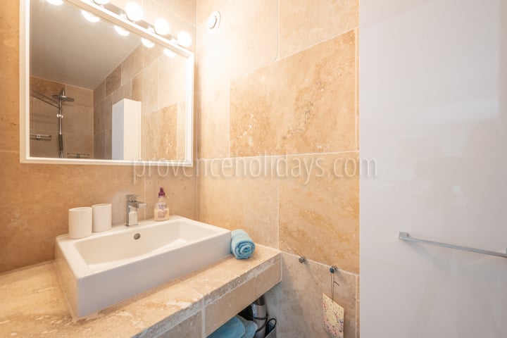 21 - La Pinède: Villa: Bathroom