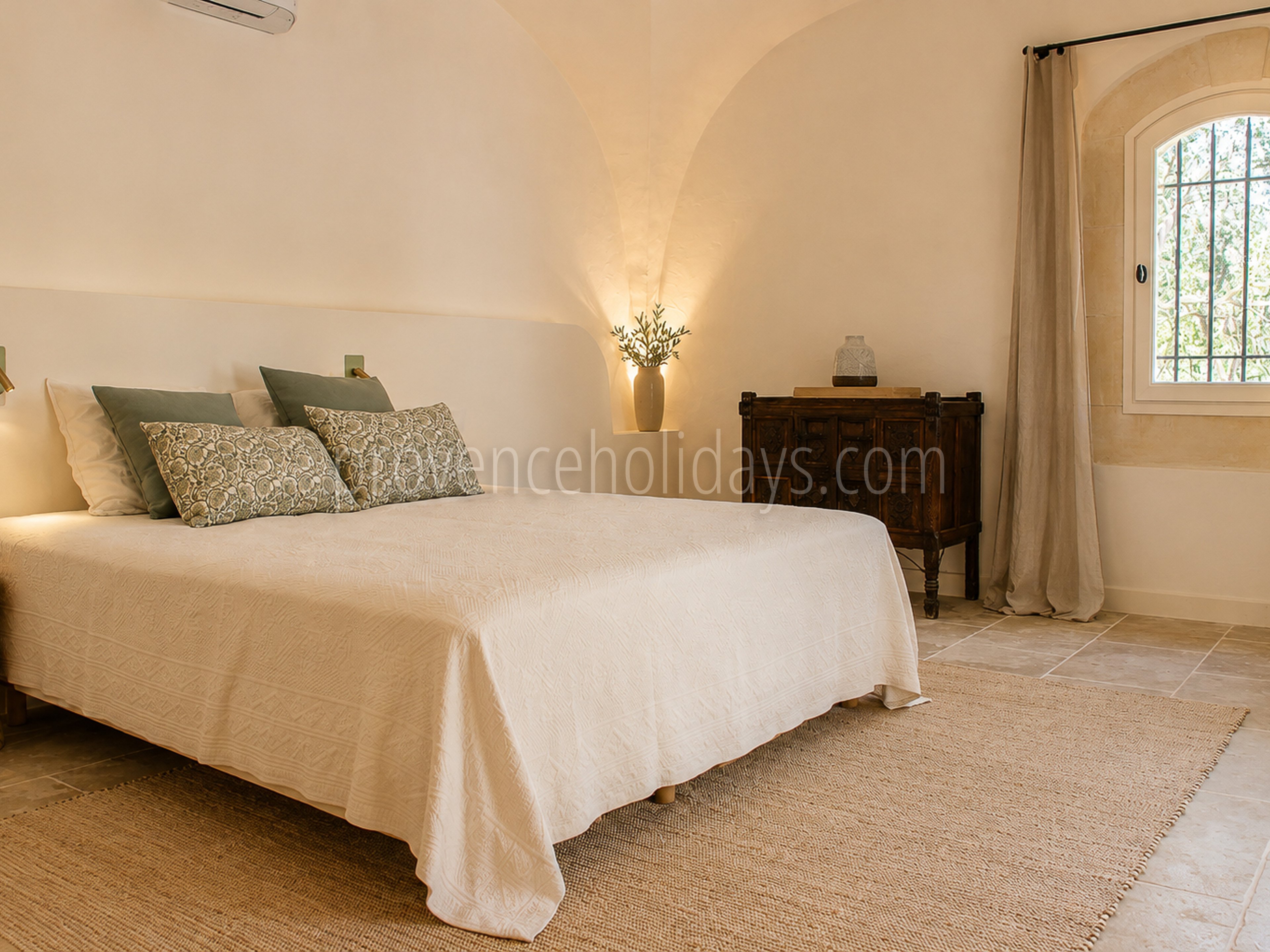 39 - Mas rénové à pied d\'Eygalières: Villa: Bedroom