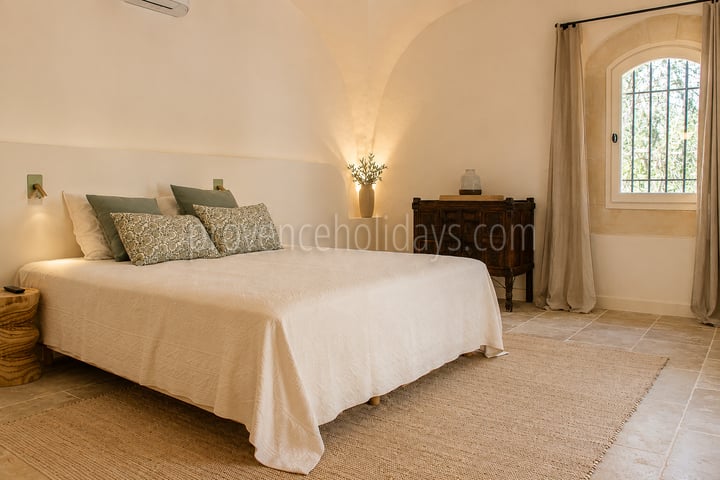 39 - Mas rénové à pied d\'Eygalières: Villa: Bedroom