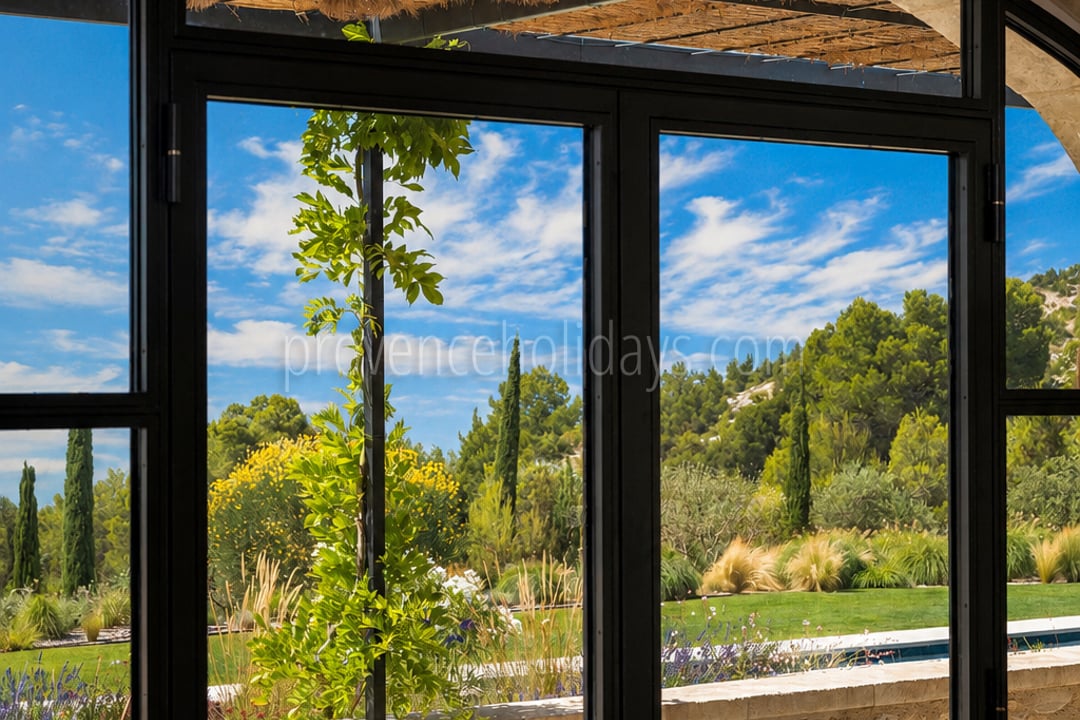 76 - Le Loup des Alpilles: Villa: Exterior