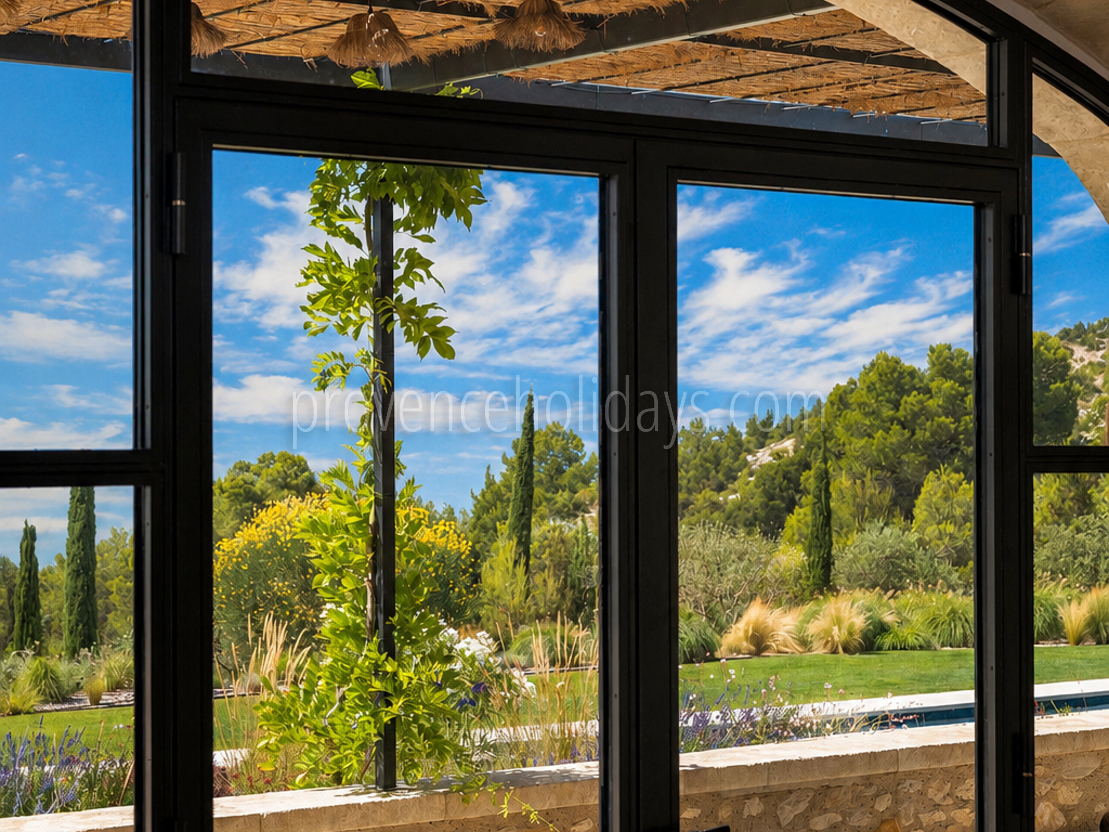 76 - Le Loup des Alpilles: Villa: Exterior