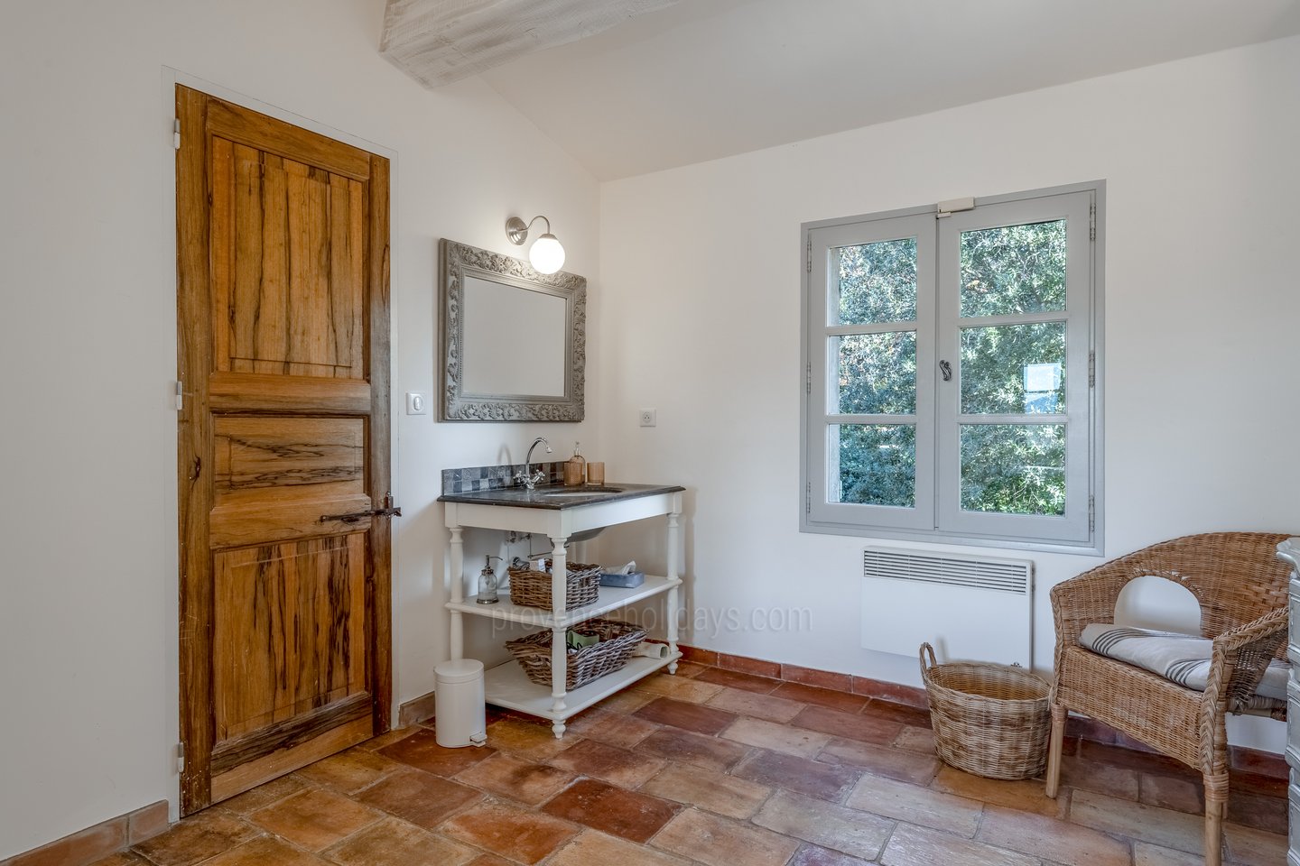 16 - Le Mas des Proles: Villa: Bathroom 2