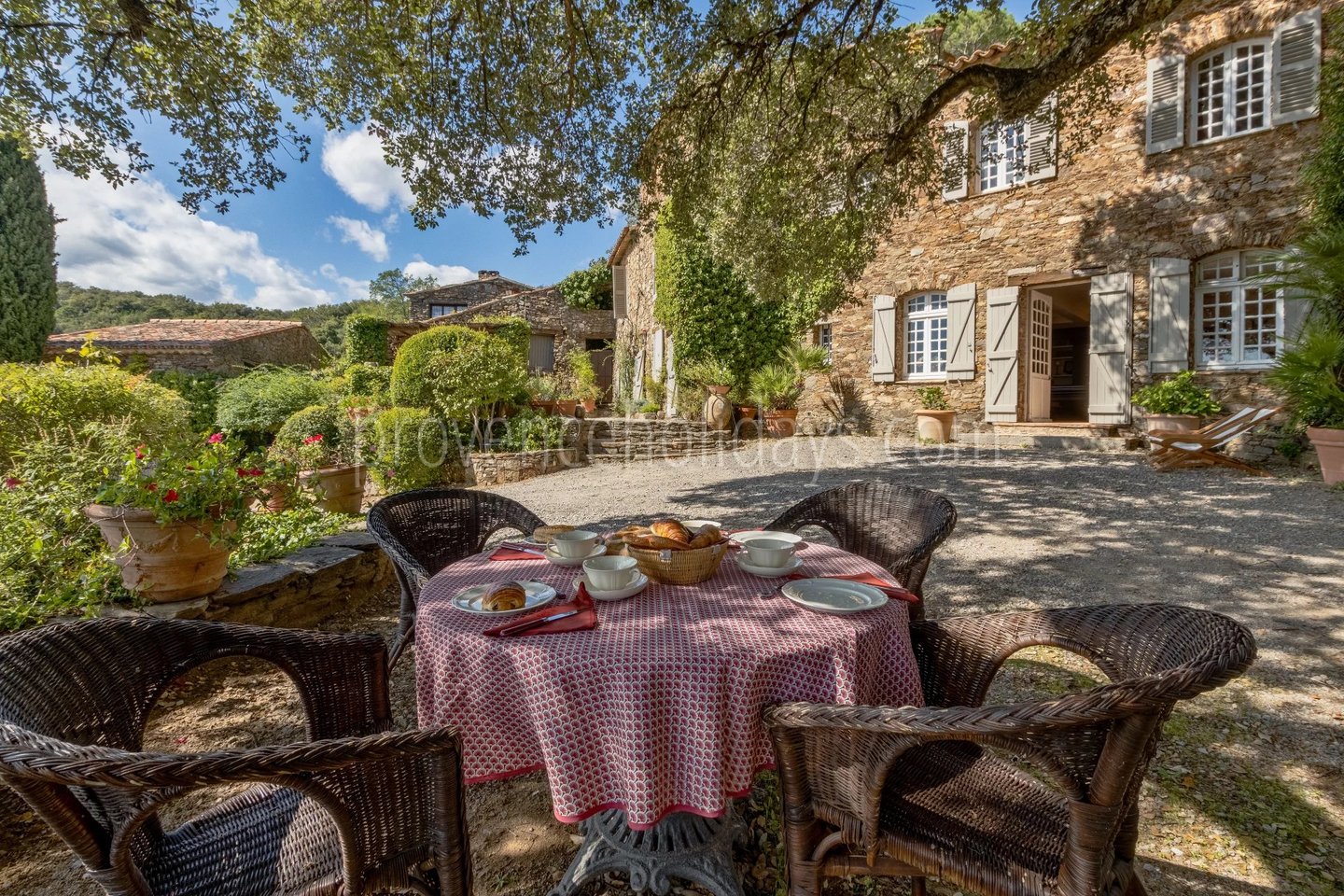 3 - Stone hameau in La Garde-Freinet: Villa: Exterior