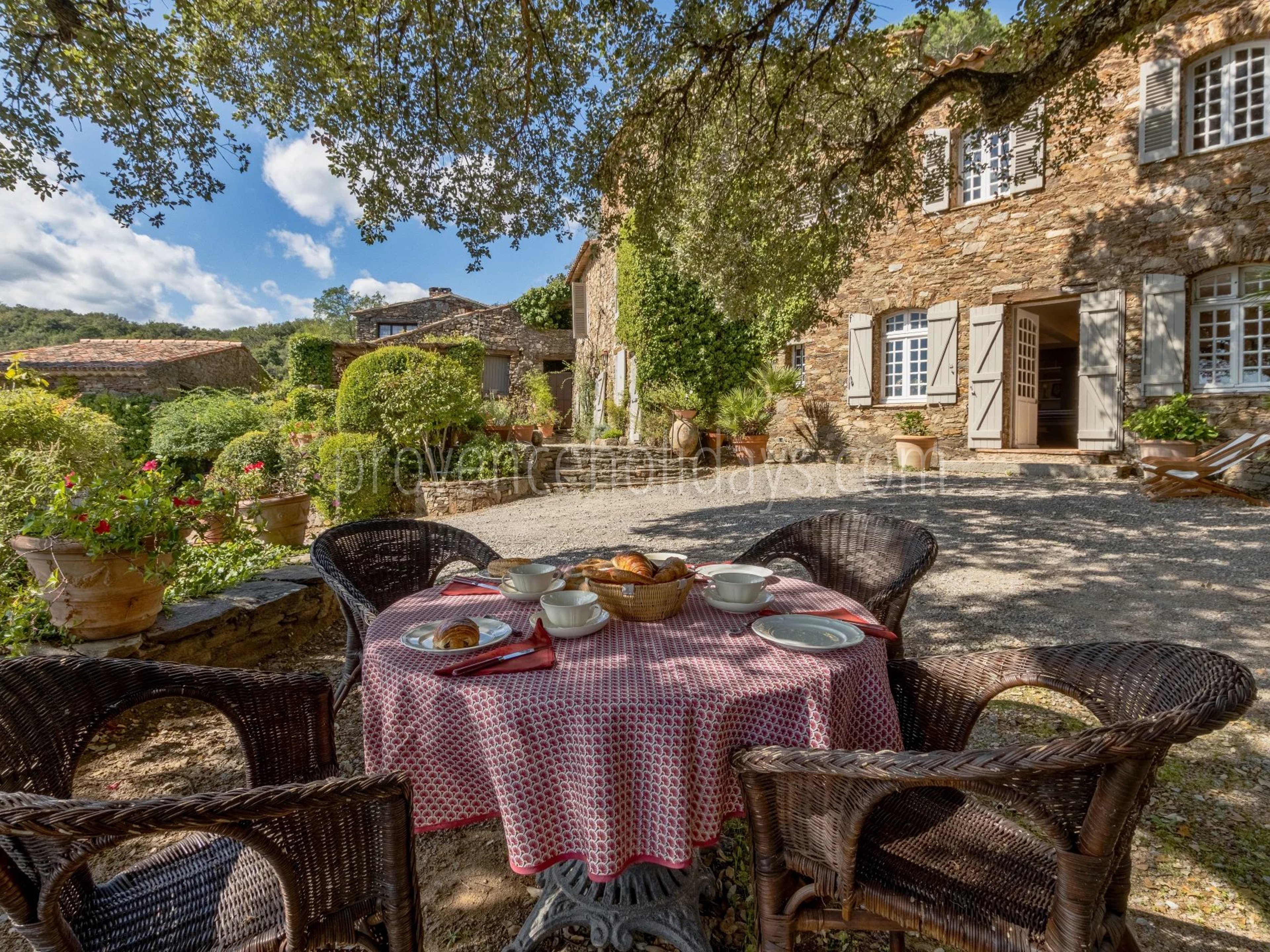3 - Steinernes hameau in La Garde-Freinet: Villa: Exterior