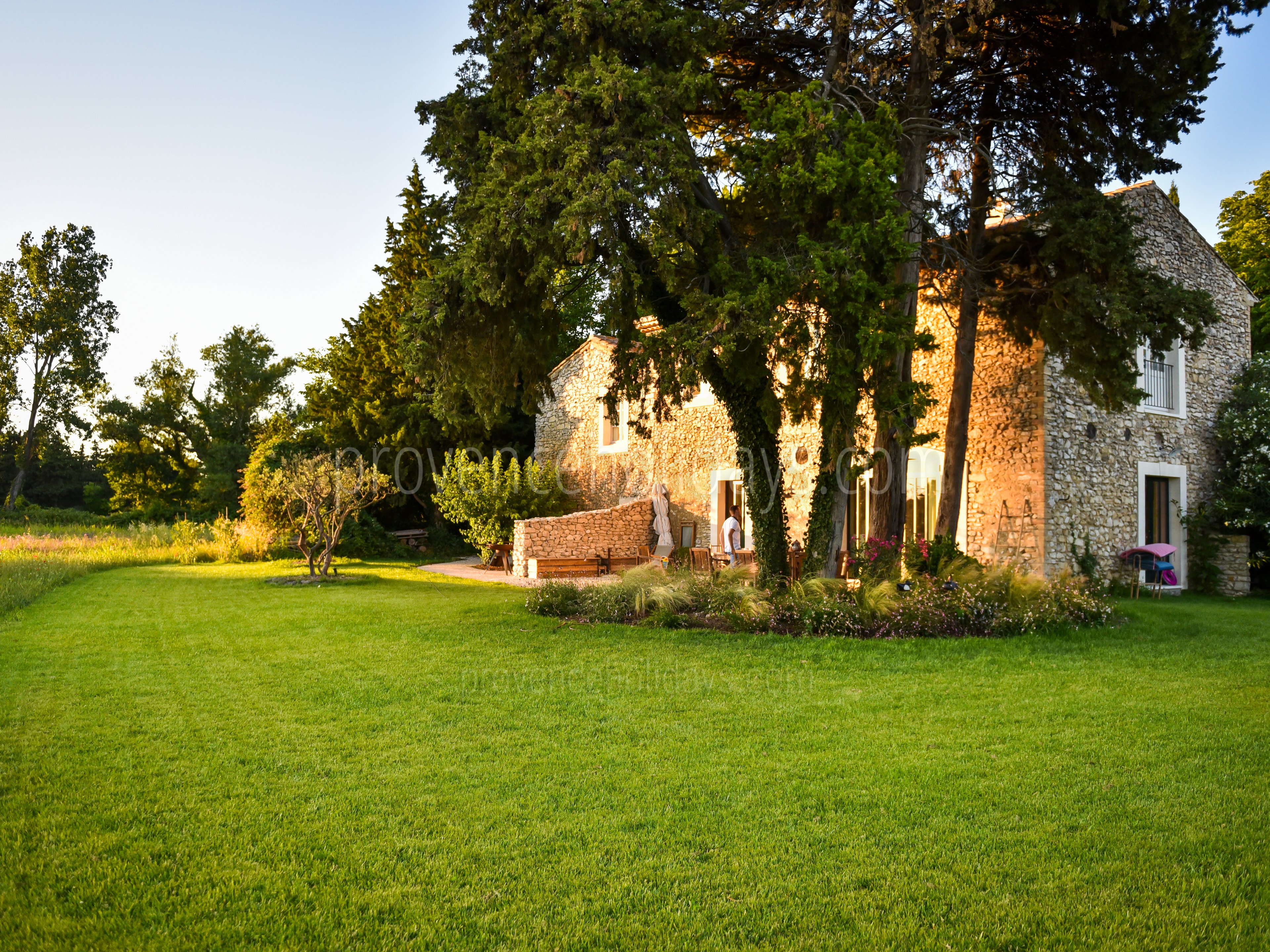 21 - Mas du Vaucluse: Villa: Exterior