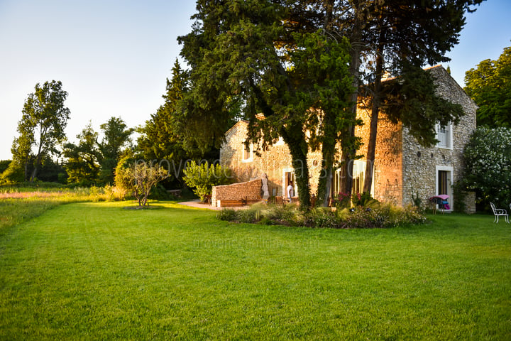 21 - Mas du Vaucluse: Villa: Exterior