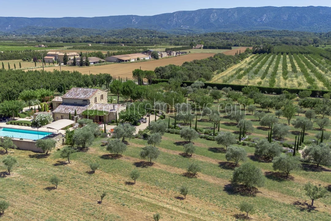 4 - Mas 1850 in Gordes: Villa: Exterior