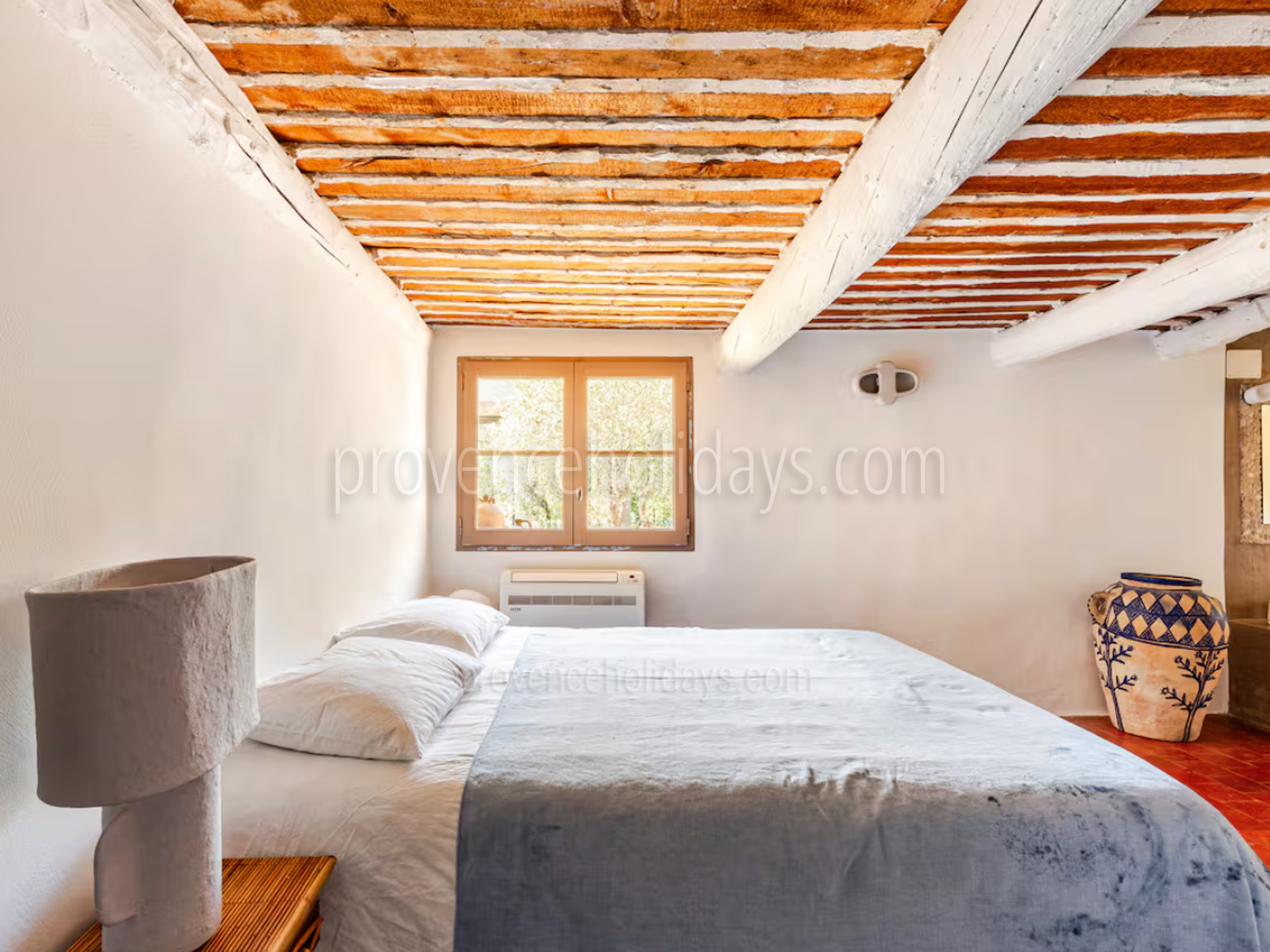 22 - Les Vues du Luberon: Villa: Bedroom