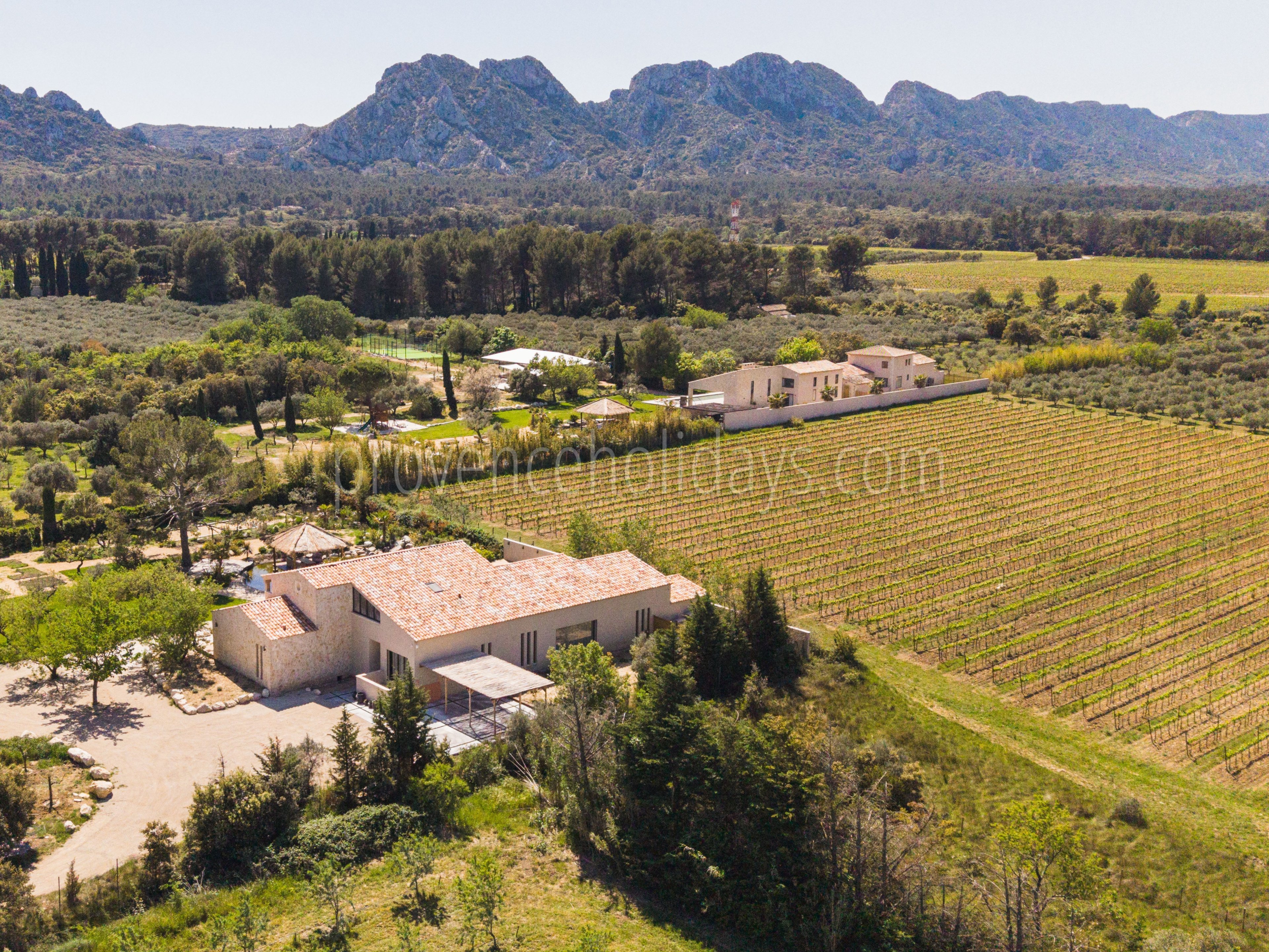 -3 - Les Jardins des Alpilles: Villa: Exterior