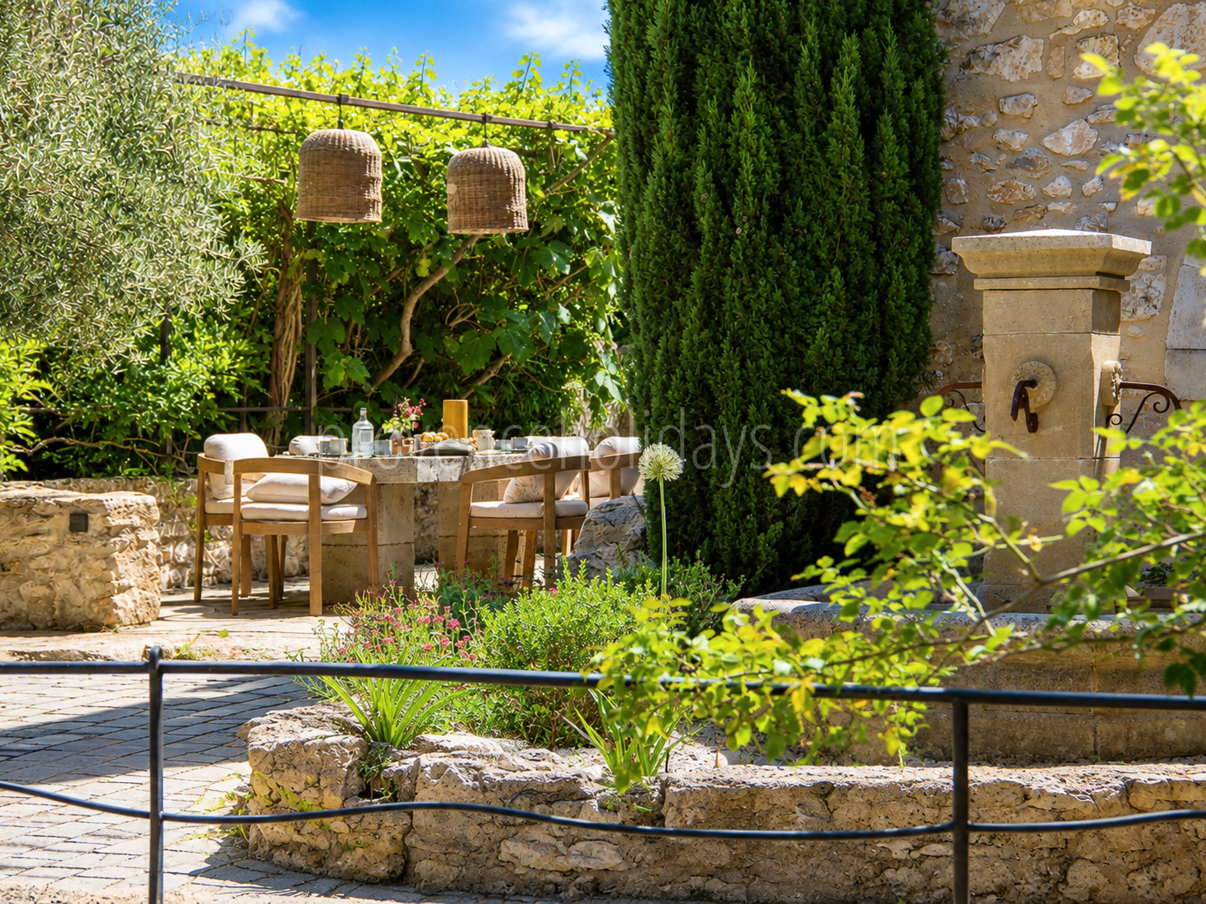 6 - Mas rénové à pied d\'Eygalières: Villa: Exterior