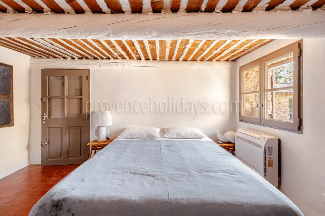 11 - Les Vues du Luberon: Villa: Bedroom