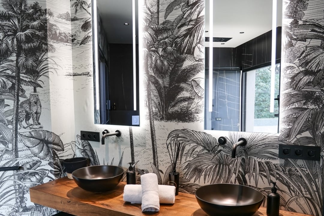 6 - Villa Bleue: Villa: Bathroom