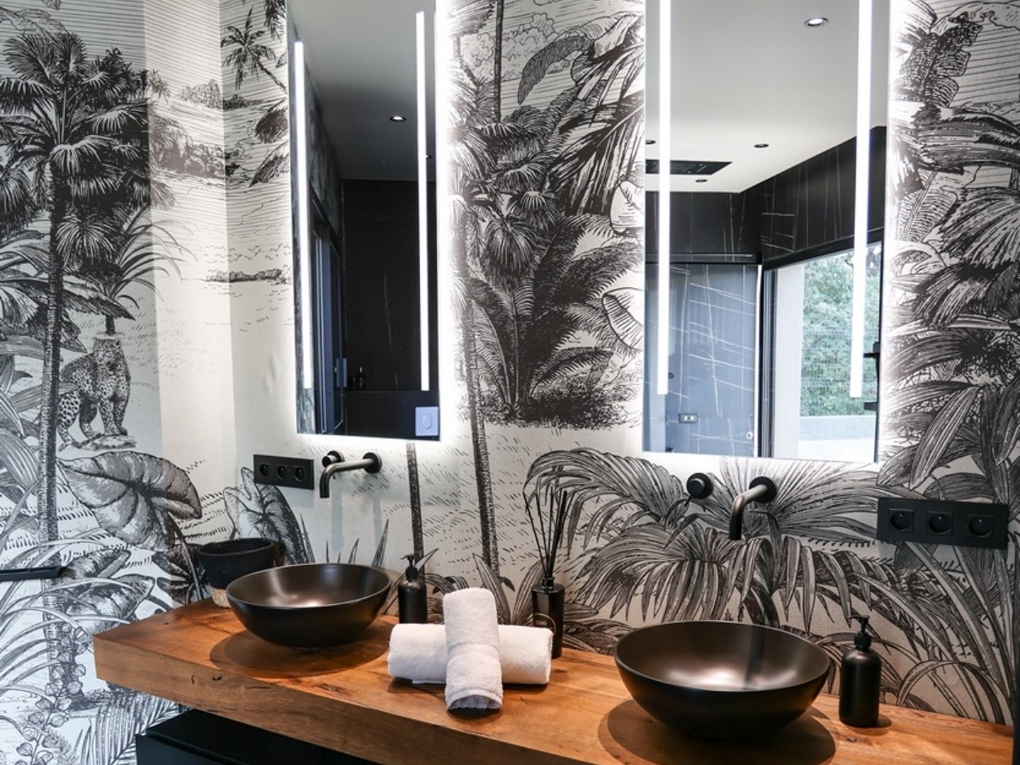 6 - Villa Bleue: Villa: Bathroom