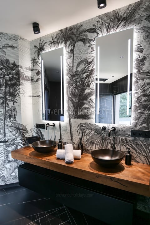 6 - Villa Bleue: Villa: Bathroom